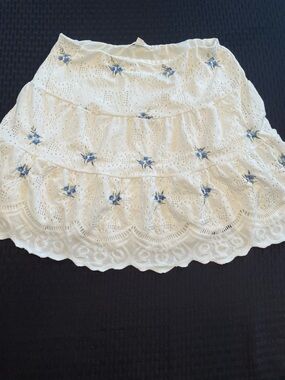 iris White Eyelet Tiered Skirt with Blue Floral Embroidery